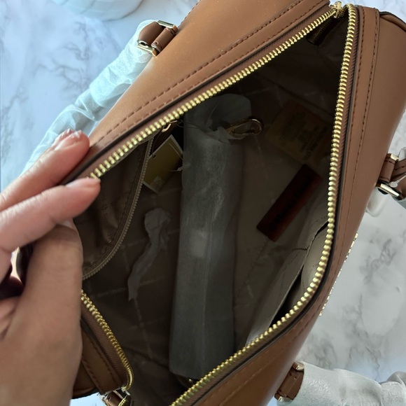 Michael kors purse - Picture 3 of 8